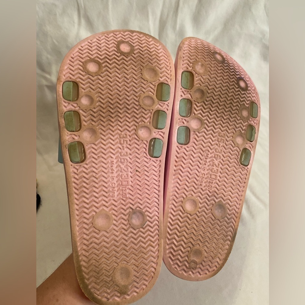🩵 Hello Kitty and Friends by Sanrio slide pink sandals size 35-36 - Picture 6 of 7